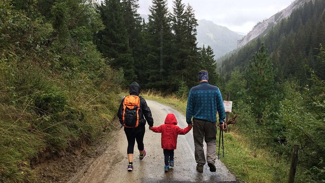 Couple-with-child-hiking-near-Estacada-Oregon