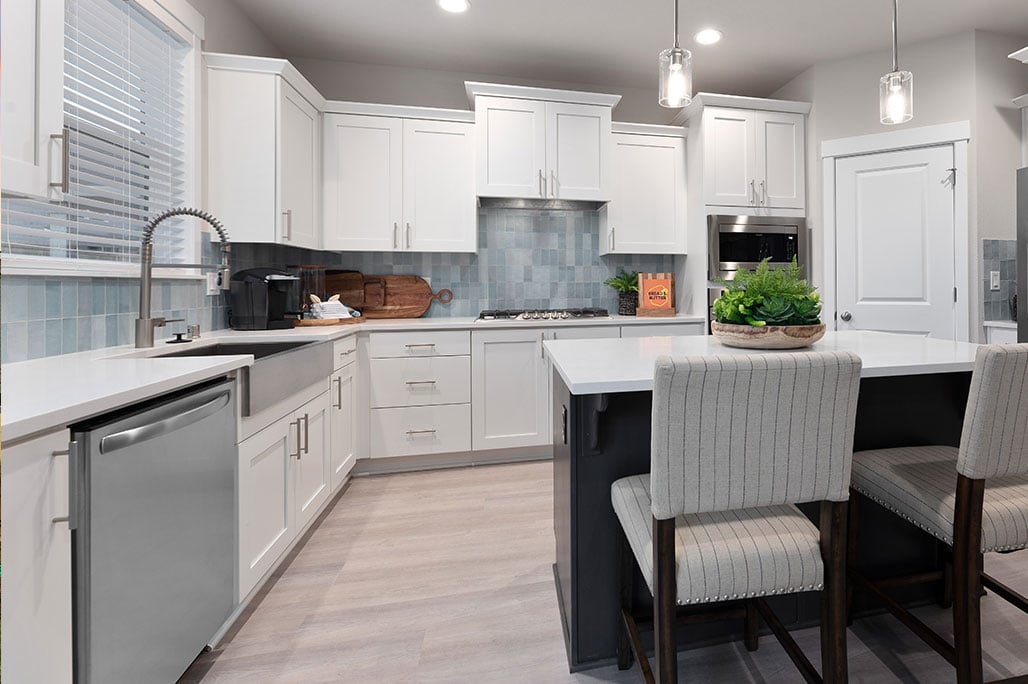 Kitchen-with-white-cabinets-and-quartz-countertops