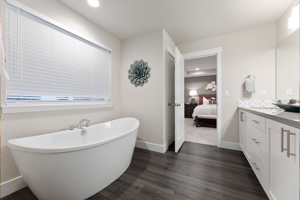 Serene-bathroom-with-spa-like-soaking-tub