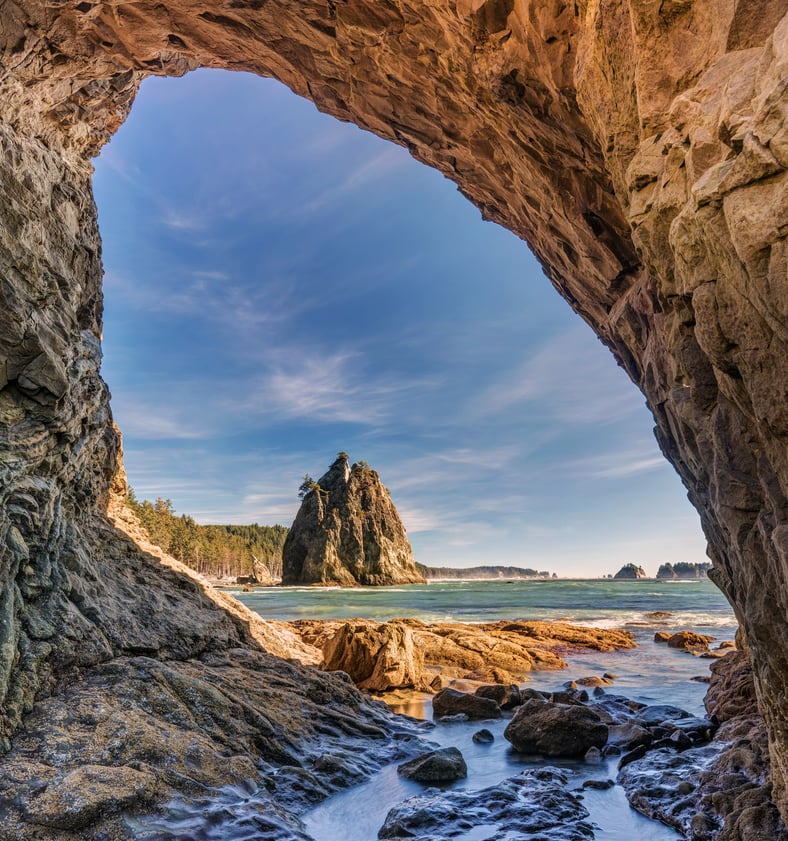 hole in the wall rialto beach_499327201-crop